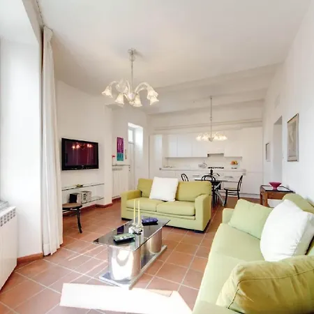 Latinhouse Apartament *